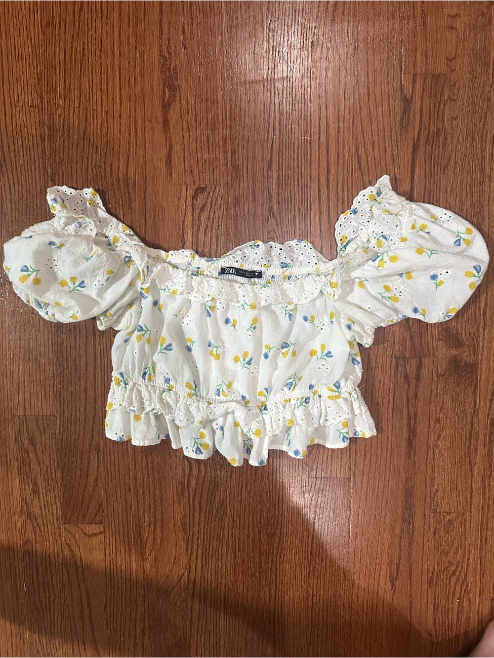 White Floral Off-Shoulder Ruffled Crop Top - Picture 2 of 3